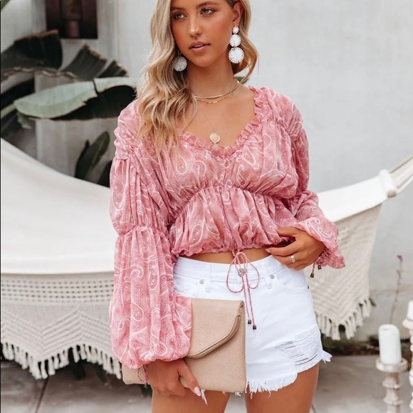 Vici Tops - NWT, from VICI. NARCISSE BILLOWED CROP DRAWSTRING BLOUSE size large.